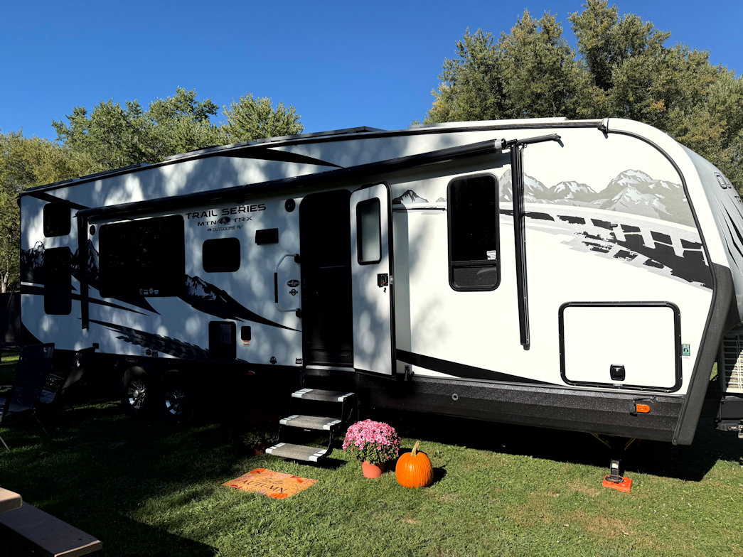 Mountain Trail 29TRX travel trailer